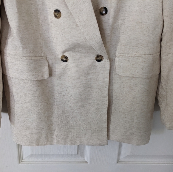 H&M Lightweight Double Breasted Elegant Cream Blazer NWT Size Medium - Picture 3 of 5
